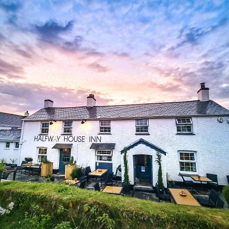 Halfway House Inn Уейдбридж Екстериор снимка
