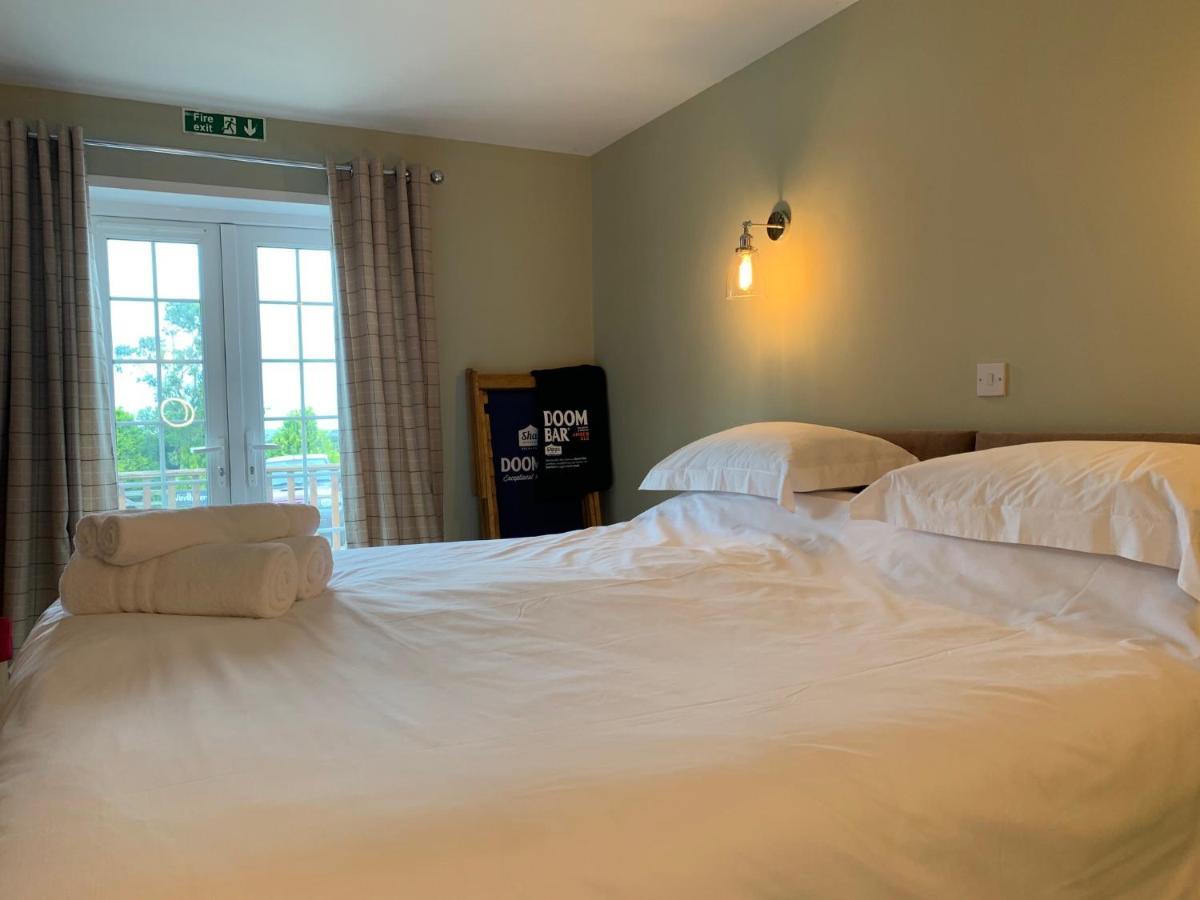 Halfway House Inn Уейдбридж Екстериор снимка