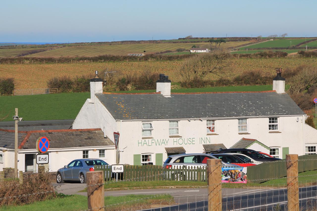 Halfway House Inn Уейдбридж Екстериор снимка