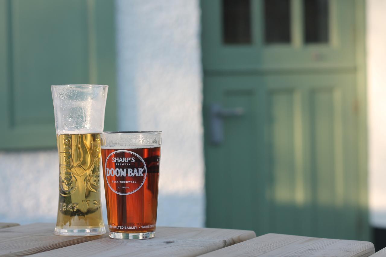 Halfway House Inn Уейдбридж Екстериор снимка